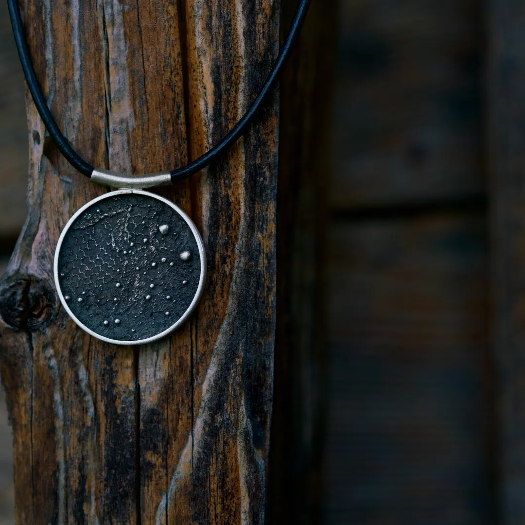 Pendentif avec une impression dentelle