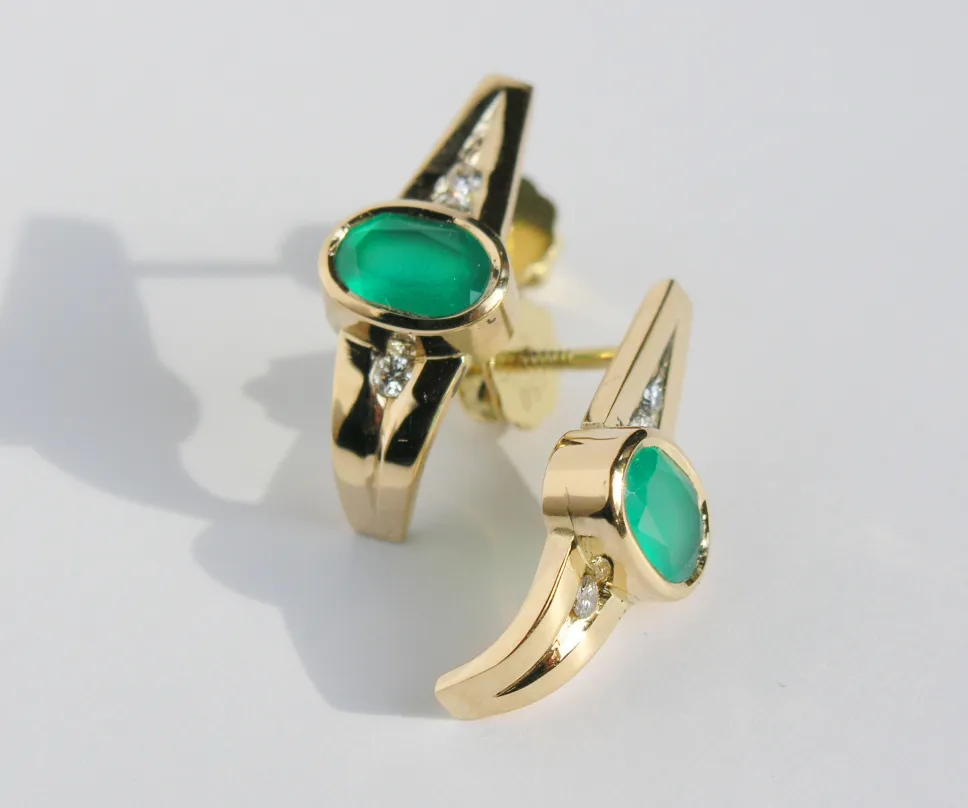 Boucles d'oreilles en or jaune, émeraude et diamants