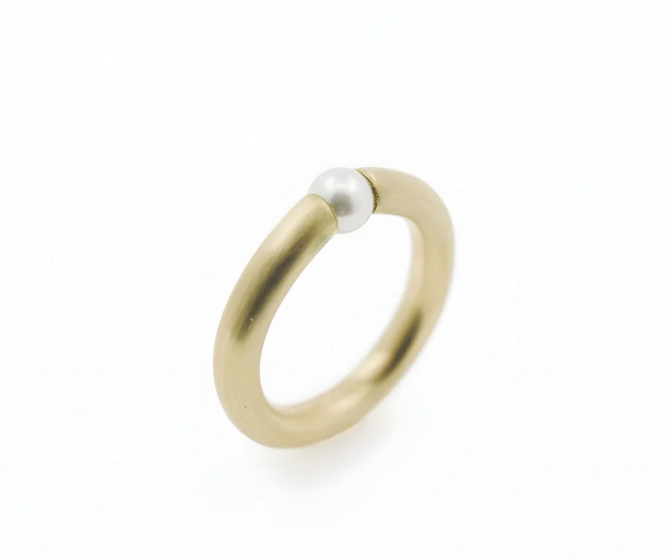 Bague en or jaune, perle de Chine