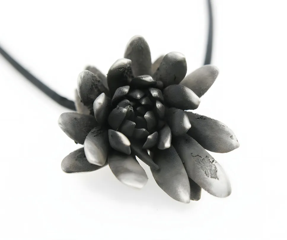 Collier en argent oxydé