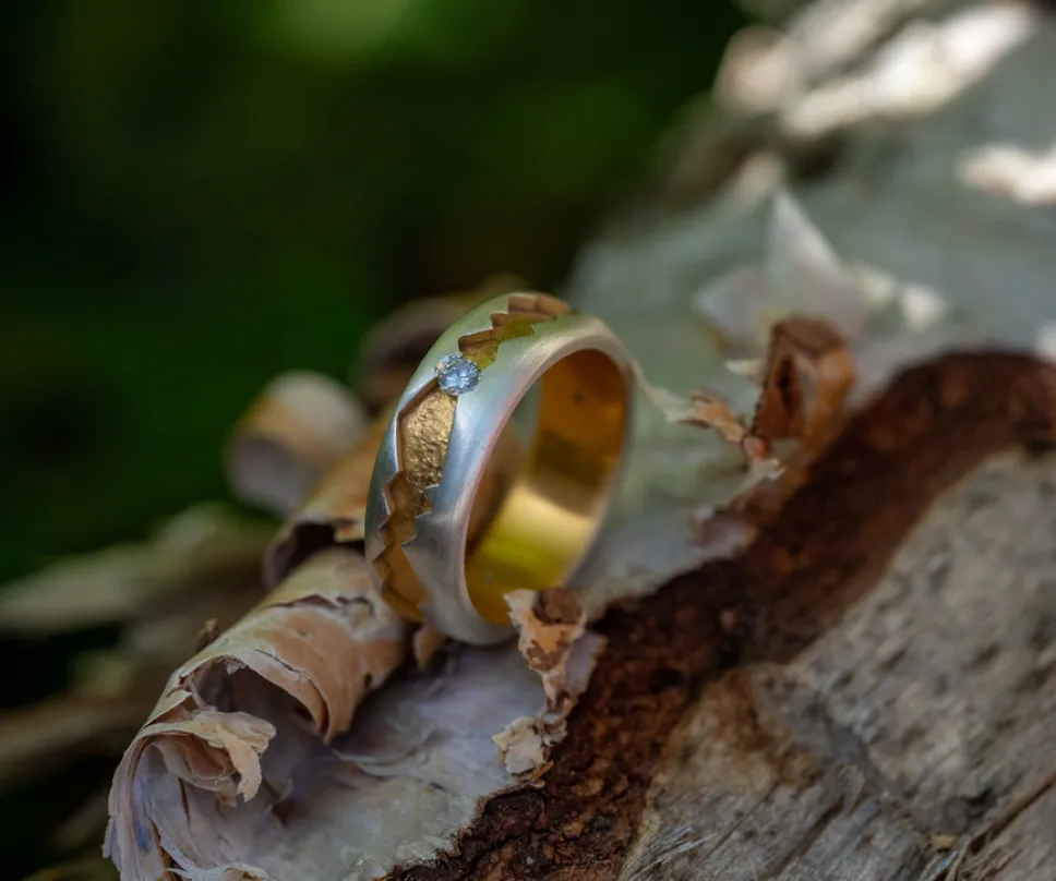 Bague en argent palquée or, sertie d'un diamant